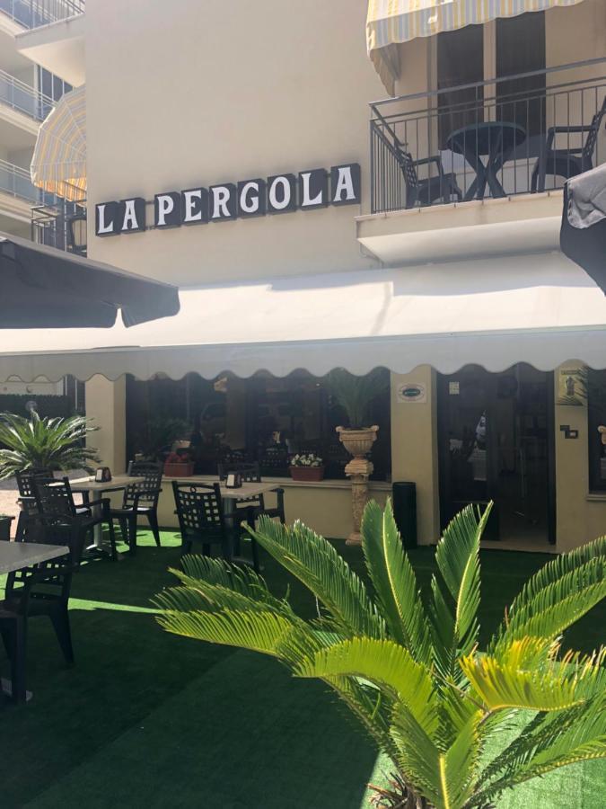 Hotel La Pergola Белларія-Іджеа-Марина Екстер'єр фото