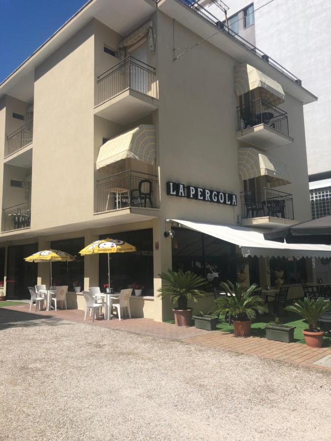 Hotel La Pergola Белларія-Іджеа-Марина Екстер'єр фото