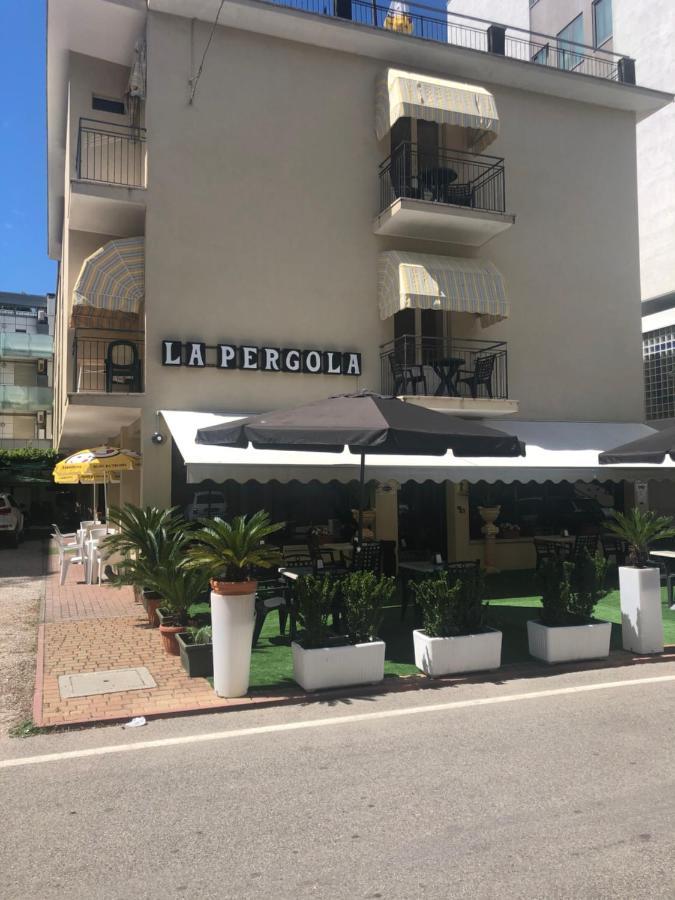 Hotel La Pergola Белларія-Іджеа-Марина Екстер'єр фото