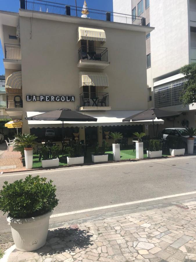 Hotel La Pergola Белларія-Іджеа-Марина Екстер'єр фото