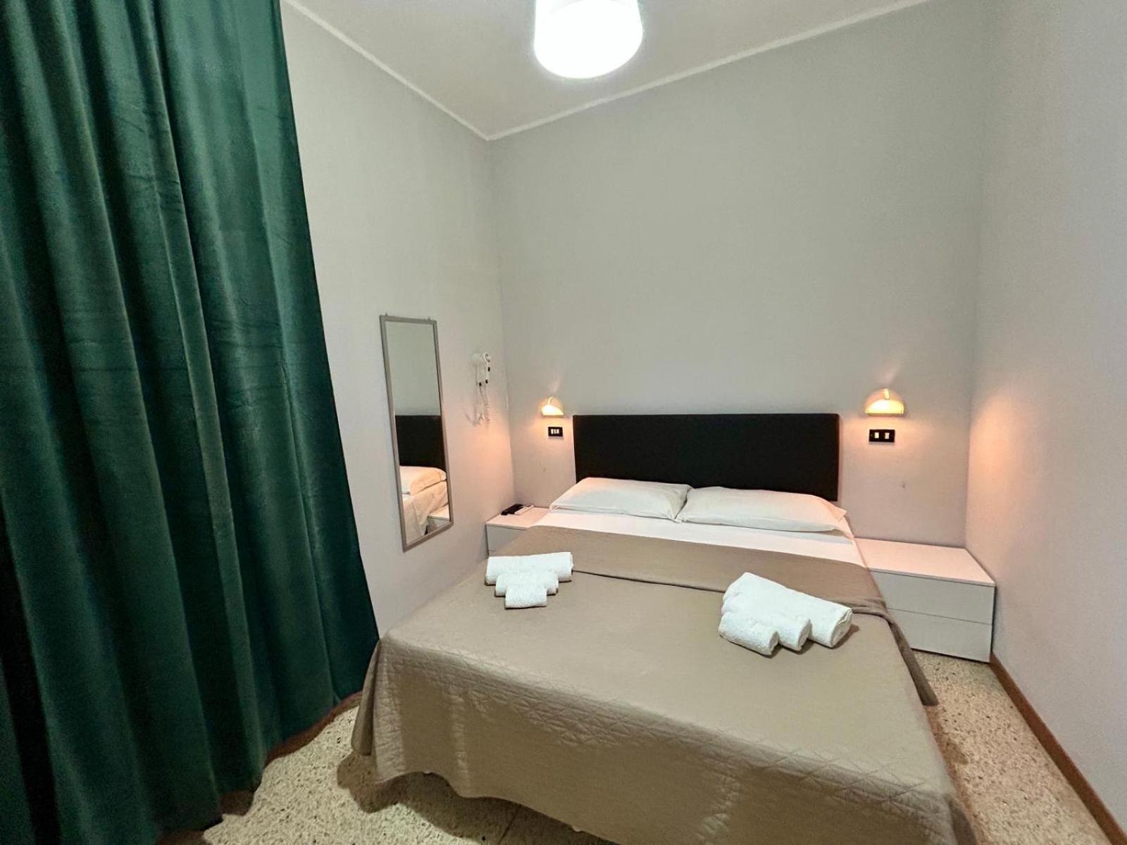 Hotel La Pergola Белларія-Іджеа-Марина Екстер'єр фото