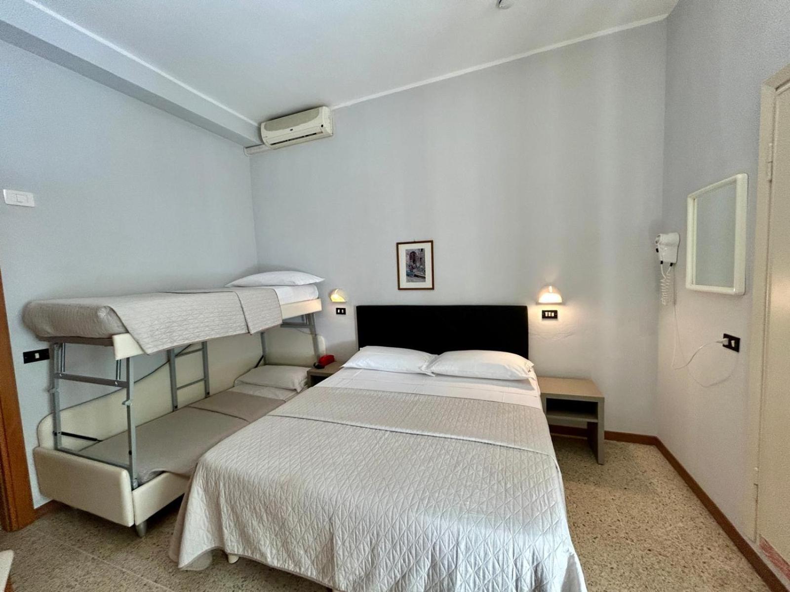 Hotel La Pergola Белларія-Іджеа-Марина Екстер'єр фото