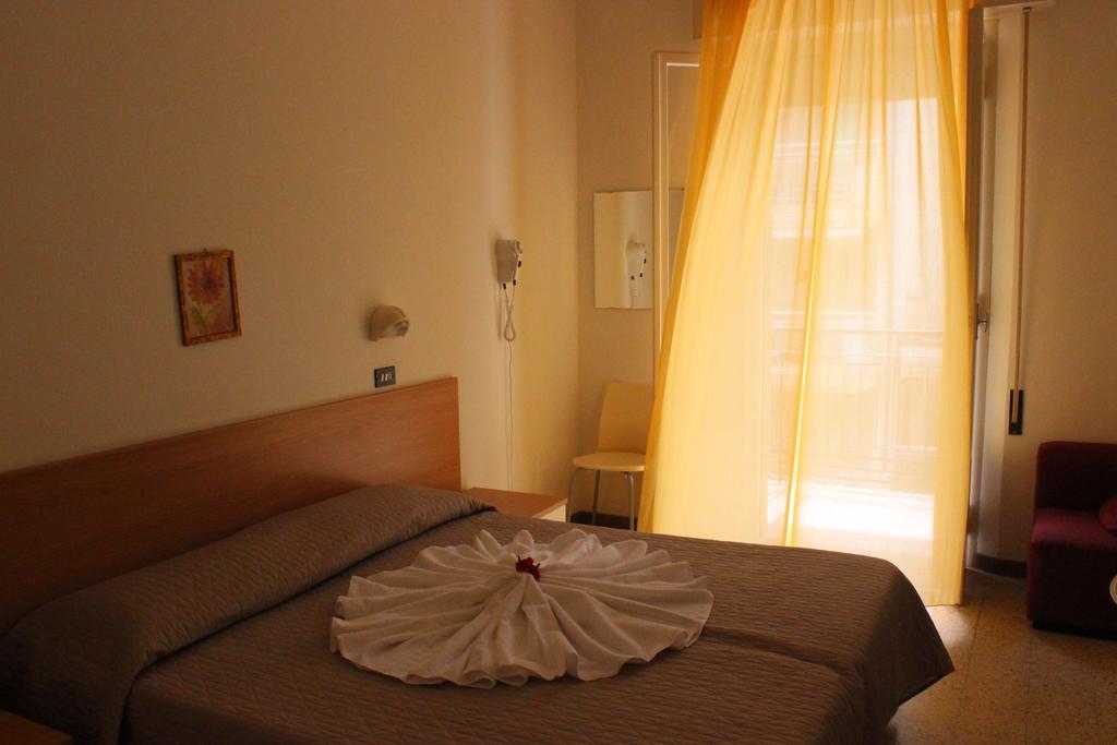 Hotel La Pergola Белларія-Іджеа-Марина Екстер'єр фото